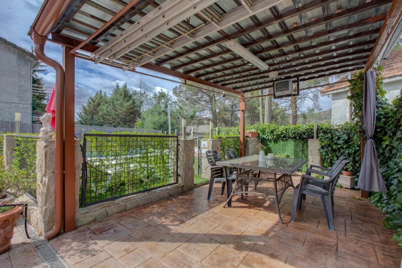 Santa María de la Alameda Casa Rural Higueras מראה חיצוני תמונה